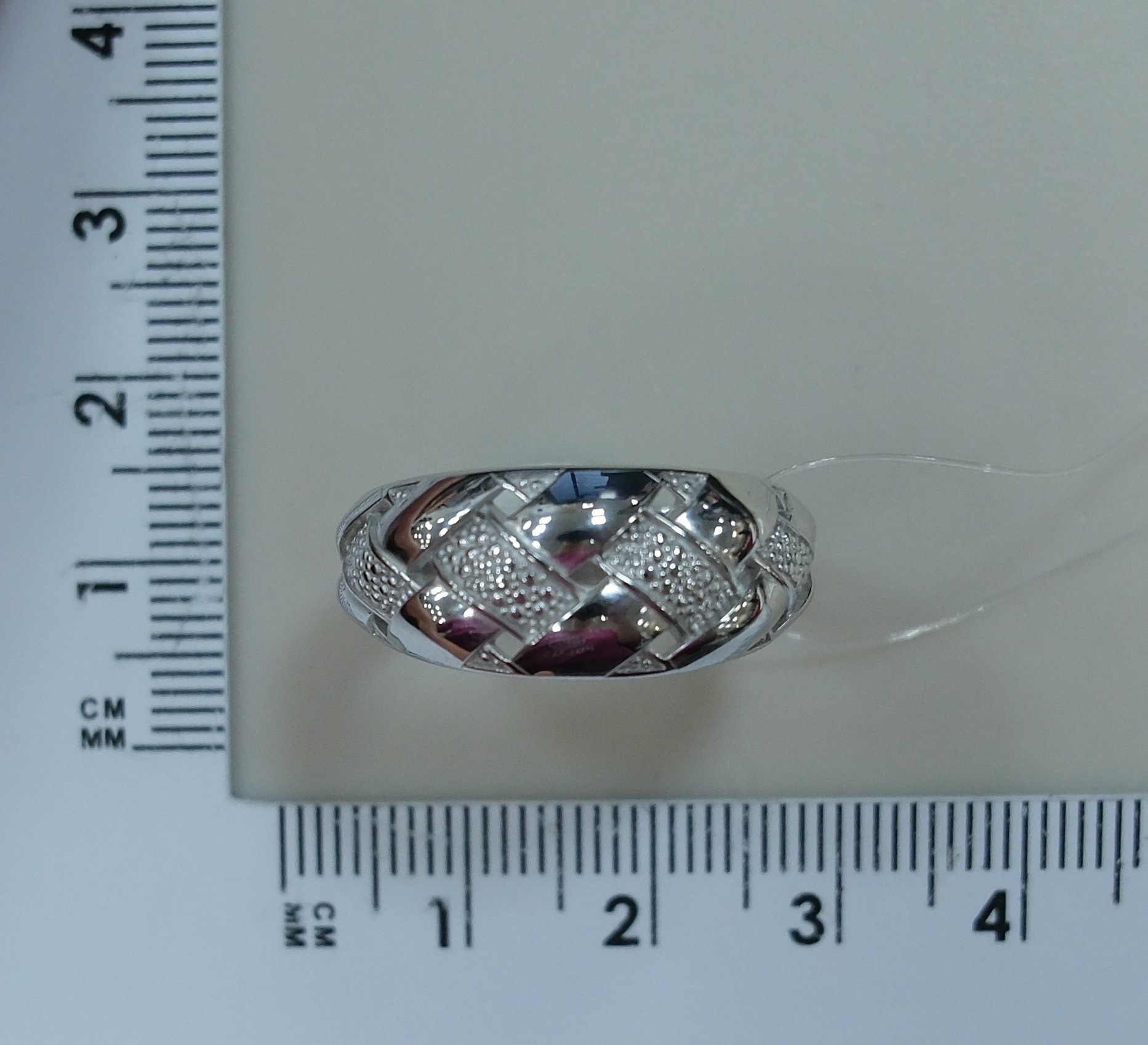 Серебряное кольцо с бриллиантом